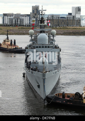 HMS Edinburgh kommt für ihr Finale Besuch in ihrem Namensvetter Stadt, wie sie ist in den Ruhestand vom service Stockfoto