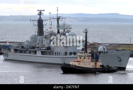 HMS Edinburgh kommt für ihr Finale Besuch in ihrem Namensvetter Stadt, wie sie ist in den Ruhestand vom service Stockfoto