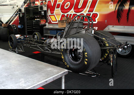 23. Juni 2011 - Norwalk, Ohio, USA - Melanie Troxel lustige Auto sitzt in ihrem Boxenbereich ohne seinen Motor. (Kredit-Bild: © Alan Ashley/Southcreek Global/ZUMAPRESS.com) Stockfoto