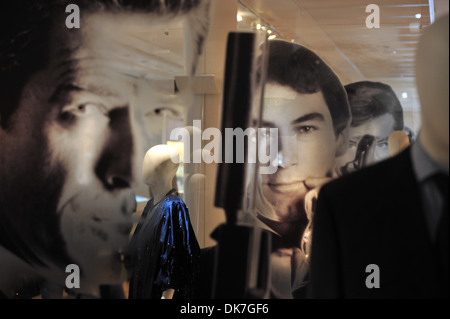 Atmosphäre 50 Jahre James Bond - drücken Sie Anzeig bei Christie's London South Kensington Verkaufsraum London England - 28.09.12 Stockfoto