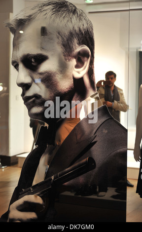 Atmosphäre 50 Jahre James Bond - drücken Sie Anzeig bei Christie's London South Kensington Verkaufsraum London England - 28.09.12 Stockfoto