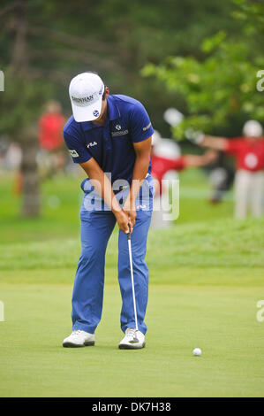 24. Juni 2011 - Cromwell, Connecticut, USA - putts Sunghoon Kang auf dem 5. Loch während der ersten Runde Wiedergabe der Reisenden-Meisterschaft in der TPC River Highlands am Freitag. (Kredit-Bild: © Geoff Bolte/Southcreek Global/ZUMAPRESS.com) Stockfoto