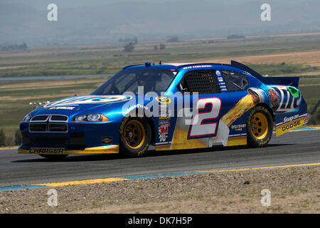 24. Juni 2011 - Sonoma, Kalifornien, USA - Penske Racing Pilot Brad Keselowski (2) in der Miller Lite Dodge während des Trainings in der NASCAR Sprint Cup Series Toyota sparen Mart 350 auf dem Infineon Raceway. (Kredit-Bild: © Matt Cohen/Southcreek Global/ZUMAPRESS.com) Stockfoto