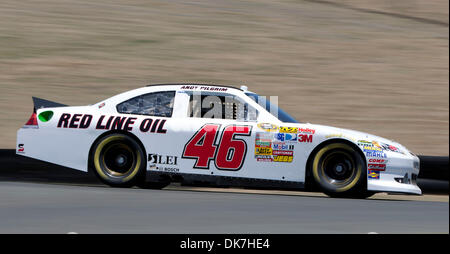 24. Juni 2011 - Sonoma, Kalifornien, USA - NASCAR-Fahrer ANDY Pilger #46 in Praxis während der 23. jährlichen Toyota/Save Mart 350 auf dem Infineon Raceway in Sonoma, Kalifornien am 24. Juni 2011. (Kredit-Bild: © William Mancebo/ZUMAPRESS.com) Stockfoto