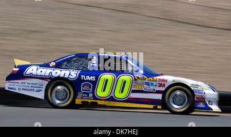 24. Juni 2011 - Sonoma, Kalifornien, USA - NASCAR-Fahrer DAVID REUTIMANN #00 Praxis während der 23. jährlichen Toyota/Save Mart 350 auf dem Infineon Raceway in Sonoma, Kalifornien am 24. Juni 2011. (Kredit-Bild: © William Mancebo/ZUMAPRESS.com) Stockfoto