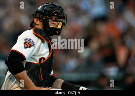 19. Juli 2011 - San Francisco, Kalifornien, US - Riesen Catcher Eli Whiteside (22) während die MLB-Spiel zwischen den San Francisco Giants und die Los Angeles Dodgers im AT&T Park in San Francisco, Kalifornien.  Die Giants gewann 5: 3. (Kredit-Bild: © Matt Cohen/Southcreek Global/ZUMAPRESS.com) Stockfoto