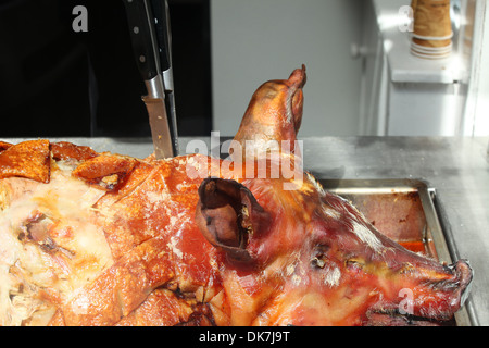 Gebratenes Schweinefleisch auf dem schottischen Markt Stockfoto