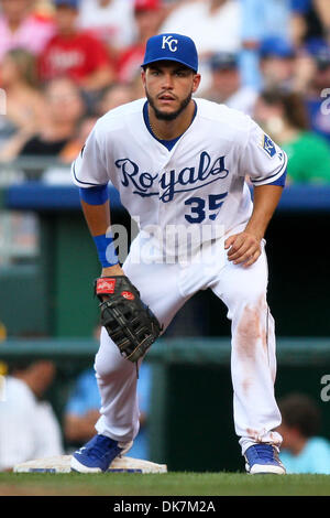 25. Juni 2011 - Kansas City, Missouri, USA - Kansas City Royals erster Basisspieler Eric Hosmer (35) während eines Spiels zwischen den Chicago Cubs und die Kansas City Royals im Kauffman Stadium in Kansas City, Missouri. Die Royals besiegte die Cubs 3-2. (Kredit-Bild: © Scott Kane/Southcreek Global/ZUMAPRESS.com) Stockfoto