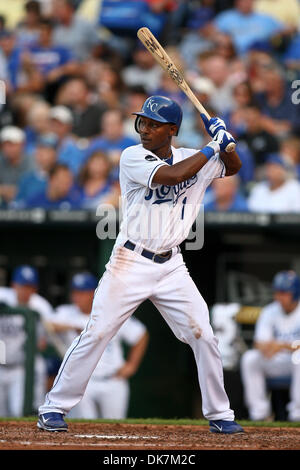 25. Juni 2011 - Kansas City, Missouri, USA - Kansas City Royals Center Fielder Jarrod Dyson (1) at bat während eines Spiels zwischen den Chicago Cubs und die Kansas City Royals im Kauffman Stadium in Kansas City, Missouri. Die Royals besiegte die Cubs 3-2. (Kredit-Bild: © Scott Kane/Southcreek Global/ZUMAPRESS.com) Stockfoto
