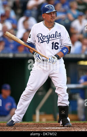 25. Juni 2011 - Kansas City, Missouri, USA - Kansas City Royals Designated Hitter Billy Butler (16) während eines Spiels zwischen den Chicago Cubs und die Kansas City Royals im Kauffman Stadium in Kansas City, Missouri. Die Royals besiegte die Cubs 3-2. (Kredit-Bild: © Scott Kane/Southcreek Global/ZUMAPRESS.com) Stockfoto