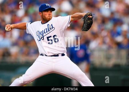 25. Juni 2011 - liefert Kansas City, Missouri, USA - Kansas City Royals Entlastung Krug Greg Holland (56) eine Tonhöhe während des Spiels zwischen den Chicago Cubs und die Kansas City Royals im Kauffman Stadium in Kansas City, Missouri. Die Royals besiegte die Cubs 3-2. (Kredit-Bild: © Scott Kane/Southcreek Global/ZUMAPRESS.com) Stockfoto