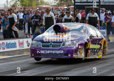 26. Juni 2011 - Norwalk, Ohio, USA - konkurriert Vincent Nobile (#154, MOUNTAINVIEW Reifen) in Pro Stock während der fünften jährlichen Gipfel Racing Equipment NHRA Nationals in Summit Racing Equipment Motorsports Park in Norwalk, Ohio. (Kredit-Bild: © Frank Jansky/Southcreek Global/ZUMAPRESS.com) Stockfoto