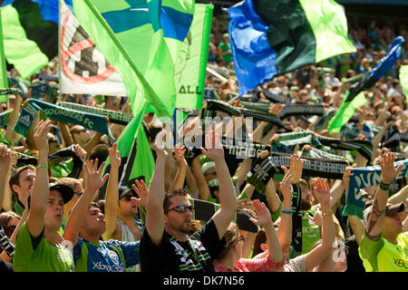 26. Juni 2011 - Seattle, Washington, USA - Seattle Sounders-Fans feiern Sieg in einem Spiel gegen die New England Revolution bei CenturyLink Field in Seattle, Washington. (Kredit-Bild: © Chris Hunt/Southcreek Global/ZUMApress.com) Stockfoto