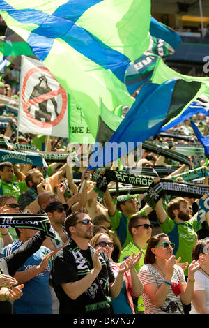 26. Juni 2011 - Seattle, Washington, USA - Seattle Sounders-Fans feiern Sieg in einem Spiel gegen die New England Revolution bei CenturyLink Field in Seattle, Washington. (Kredit-Bild: © Chris Hunt/Southcreek Global/ZUMApress.com) Stockfoto