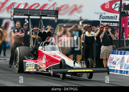 26. Juni 2011 - Norwalk, Ohio, USA - konkurriert Doug Kalitta (#22, KALITTA MOTORSPORTS) in Top Fuel Dragster während der fünften jährlichen Gipfel Racing Equipment NHRA Nationals in Summit Racing Equipment Motorsports Park in Norwalk, Ohio. (Kredit-Bild: © Frank Jansky/Southcreek Global/ZUMAPRESS.com) Stockfoto