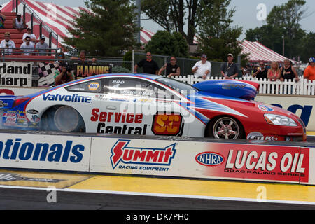 26. Juni 2011 - Norwalk, Ohio, USA - konkurriert Shane Gray (#4, SERVICE-zentrale) in Pro Stock während der fünften jährlichen Gipfel Racing Equipment NHRA Nationals in Summit Racing Equipment Motorsports Park in Norwalk, Ohio. (Kredit-Bild: © Frank Jansky/Southcreek Global/ZUMAPRESS.com) Stockfoto