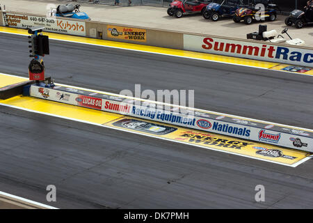 26. Juni 2011 - Norwalk, Ohio, USA - der Startlinie vor dem letzten Rennen von der fünften jährlichen Gipfel Racing Equipment NHRA Nationals in Summit Racing Equipment Motorsports Park in Norwalk, Ohio. (Kredit-Bild: © Frank Jansky/Southcreek Global/ZUMAPRESS.com) Stockfoto