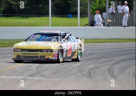 26. Juni 2011 - Bowmanville, Ontario, Kanada - DJ Kennington Fahrer # 17 Castrol Edge Dodge feiert seinen Sieg in der Nascar Canadian Tire Serie Vortex Bremsbeläge 200 auf dem Mosport International Raceway, Bowmanville, Ontario. (Kredit-Bild: © Keith Hamilton/Southcreek Global/ZUMAPRESS.com) Stockfoto