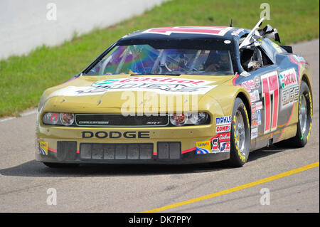 26. Juni 2011 - Bowmanville, Ontario, Kanada - DJ Kennington Fahrer # 17 Castrol Edge Dodge feiert seinen Sieg in der Nascar Canadian Tire Serie Vortex Bremsbeläge 200 auf dem Mosport International Raceway, Bowmanville, Ontario. (Kredit-Bild: © Keith Hamilton/Southcreek Global/ZUMAPRESS.com) Stockfoto