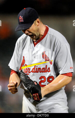 29. Juni 2011 - Baltimore, Maryland, USA - St. Louis Cardinals ab Krug Chris Carpenter (29) feiert nach dem Werfen eines kompletten Spiels und erlaubt nur 1 ausführen, während eines Spiels zwischen die St.Lewis Kardinäle und der Baltimore Orioles besiegt die Kardinäle die Orioles 5-1 (Credit-Bild: © TJ Root/Southcreek Global/ZUMApress.com) Stockfoto