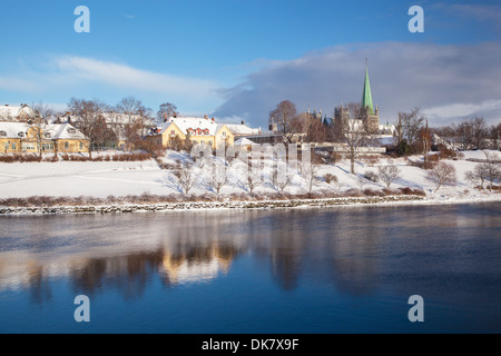 Stadtbild von Trondheim mit Nidaros Kathedrale Norwegen Stockfoto