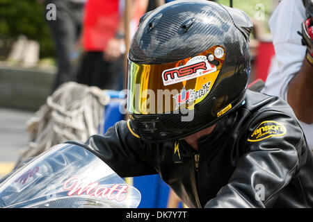 25. Juni 2011 - Norwalk, Ohio, US - konkurriert Matt Smith (#4) Pro Aktie Motorrad während der fünften jährlichen Gipfel Racing Equipment NHRA Nationals in Summit Racing Equipment Motorsports Park in Norwalk, Ohio. (Kredit-Bild: © Frank Jansky/Southcreek Global/ZUMAPRESS.com) Stockfoto