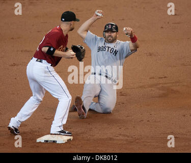 3. Juli 2011 - Houston, Texas, ist US - Boston Rot Sox JASON VARITEK (33), ein Abgleiten in die zweite. Die Boston Red Sox fegte die Houston Astros 2-1 im Minute Maid Park. (Kredit-Bild: © Juan DeLeon/Southcreek Global/ZUMAPRESS.com) Stockfoto