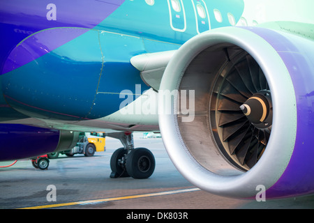 Flugzeugmotoren. Blaue Ebene Stockfoto