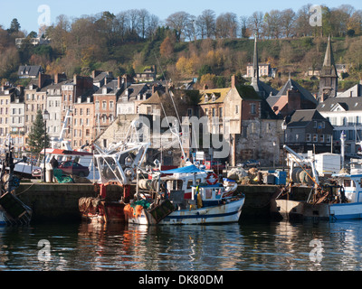 NORMANDIE, FRANKREICH. Der malerische Hafen in Honfleur auf der Seine-Mündung. 2013. Stockfoto