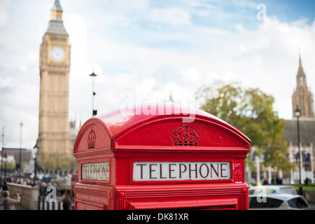 Big Ben und rote Telefon Kabine in London Stockfoto