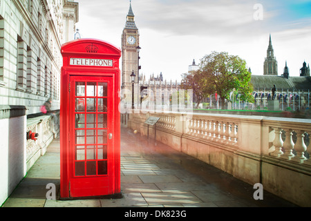 Big Ben und rote Telefon Kabine in London Stockfoto