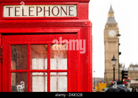 Big Ben und rote Telefon Kabine in London Stockfoto