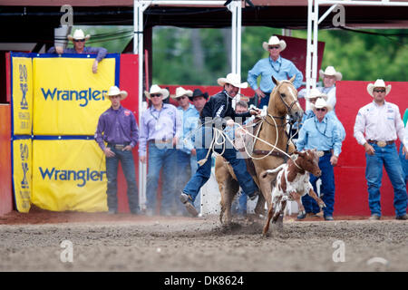 10. Juli 2011 konkurriert in der Calgary Stampede bei Stampede Park in Calgary, AB Kanada - Calgary, Alberta, Kanada - Tie-Down Roper Trevor Brazile von Decatur, TX.  Brazile Platz 5 mit einer Zeit von 8,4. (Kredit-Bild: © Matt Cohen/Southcreek Global/ZUMAPRESS.com) Stockfoto