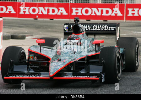 10. Juli 2011 - Toronto, Ontario, Kanada - IZOD Honda Indy Treiber #4 JR Hilderbrand von Team Panther Racing vor der Honda Indy in Toronto, Ontario. (Kredit-Bild: © Steve Dachgaube/Southcreek Global/ZUMAPRESS.com) Stockfoto