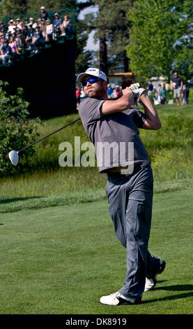 15. Juli 2011 spielt - Stateline, Nevada, USA - Bode Miller in der ersten Runde der 21. jährlichen amerikanischen Jahrhundert Meisterschaften auf dem Golfplatz Edgewood Tahoe.  Ein Preisgeld von 600.000 Dollar bietet der made-for-TV-ACC, im Besitz und von NBC Sports ausgestrahlt premier Promi-Golfturnier der Welt. (Kredit-Bild: © Brian Cahn/ZUMAPRESS.com) Stockfoto