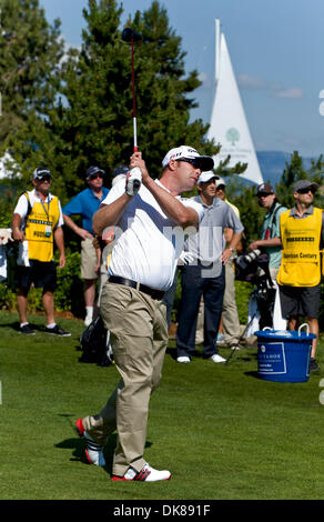 15. Juli 2011 - Stateline, Nevada, USA - Martin Brodeur Abschlag in der ersten Runde der 21. jährlichen amerikanischen Jahrhundert Meisterschaften auf dem Golfplatz Edgewood Tahoe.  Ein Preisgeld von 600.000 Dollar bietet der made-for-TV-ACC, im Besitz und von NBC Sports ausgestrahlt premier Promi-Golfturnier der Welt. (Kredit-Bild: © Brian Cahn/ZUMAPRESS.com) Stockfoto