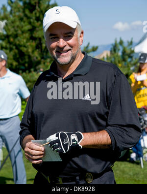 15. Juli 2011 spielt in der ersten Runde der 21. jährlichen amerikanischen Jahrhundert Meisterschaften auf dem Golfplatz Edgewood Tahoe - Stateline, Nevada, USA - John O'Hurley.  Ein Preisgeld von 600.000 Dollar bietet der made-for-TV-ACC, im Besitz und von NBC Sports ausgestrahlt premier Promi-Golfturnier der Welt. (Kredit-Bild: © Brian Cahn/ZUMAPRESS.com) Stockfoto