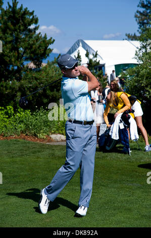 15. Juli 2011 spielt in der ersten Runde der 21. jährlichen amerikanischen Jahrhundert Meisterschaften auf dem Golfplatz Edgewood Tahoe - Stateline, Nevada, USA - Dan Jansen.  Ein Preisgeld von 600.000 Dollar bietet der made-for-TV-ACC, im Besitz und von NBC Sports ausgestrahlt premier Promi-Golfturnier der Welt. (Kredit-Bild: © Brian Cahn/ZUMAPRESS.com) Stockfoto