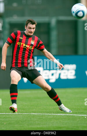 16. Juli 2011 - San Francisco, Kalifornien, kreuzt US - Manchester City Mittelfeldspieler Adam Johnson (11) den Ball während des Spiels World Football Challenge zwischen Manchester City und Club America im AT&T Park in San Francisco, Kalifornien.  Manchester City gewann 2: 0. (Kredit-Bild: © Matt Cohen/Southcreek Global/ZUMAPRESS.com) Stockfoto