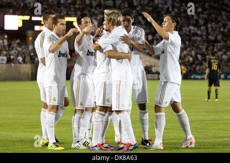 16. Juli 2011 - Los Angeles, Kalifornien, USA - Real Madrid feiern ein Ziel während der World Football Challenge-Spiel zwischen der Primera División Kraftpaket Real Madrid und die Los Angeles Galaxy an der Los Angeles Memorial Coliseum. Real Madrid fuhr fort, die Galaxie mit einem Endstand von 4: 1 besiegen. (Kredit-Bild: © Brandon Parry/Southcreek Global/ZUMAPRESS.com) Stockfoto