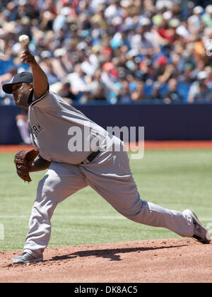 16. Juli 2011 - Toronto, Ontario, Kanada - New York Yankees Start Krug c.c. Sabathia (52) liefert einem Pitch gegen die Toronto Blue Jays in MLB Maßnahmen auf das Rogers Centre in Toronto, Ontario. New York besiegt Toronto 4-1. (Kredit-Bild: © Jay Gula/Southcreek Global/ZUMAPRESS.com) Stockfoto