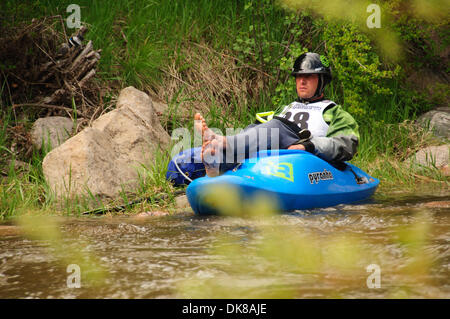 2. Juni 2011 - Vail, Colorado, USA - entspannt ein Konkurrent vor seinem Zug zu konkurrieren. (Kredit-Bild: © Braden Gunem/ZUMA Press) Stockfoto