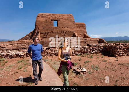 Pecos Nationaldenkmal, Pecos, New Mexico, Vereinigte Staaten von Amerika. Wandern unter den Pecos ruins Stockfoto