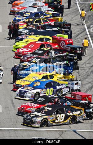 17. Juli 2011 - Loudon, New Hampshire, USA - Pit Zeile vor dem Start des Lenox Industrial Tools 301 auf dem New Hampshire Motor Speedway. (Kredit-Bild: © Mark Box/Southcreek Global/ZUMAPRESS.com) Stockfoto