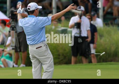 17. Juli 2011 - Madison, Mississippi, Vereinigte Staaten von Amerika - Hunter Haas feiert einen langen Putt auf dem 18. Loch während der Viking Classic im Annandale Golf Club. (Kredit-Bild: © Hays Collins/Southcreek Global/ZUMAPRESS.com) Stockfoto