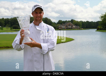 17. Juli 2011 - Madison, Mississippi, Vereinigte Staaten von Amerika - Chris Kirk hält der Pokalsieger und trägt der Küchenchef Mantel für den Gewinn der Viking Classic im Annandale Golf Club. (Kredit-Bild: © Hays Collins/Southcreek Global/ZUMAPRESS.com) Stockfoto