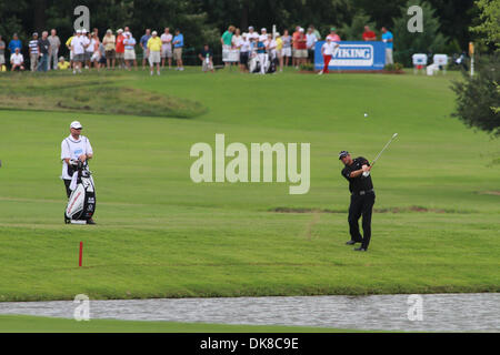 17. Juli 2011 trifft - Madison, Mississippi, Vereinigte Staaten von Amerika - Blake Adams über dem Wasser während der Viking Classic im Annandale Golf Club. (Kredit-Bild: © Hays Collins/Southcreek Global/ZUMAPRESS.com) Stockfoto