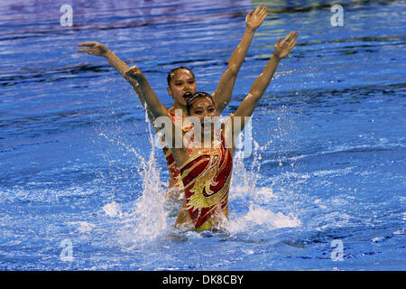 18. Juli 2011 - Shanghai, China - die chinesische Team von HUANG XUECHEN und LIU OU nahm die Silbermedaille in der technischen Duette Synchronschwimmen Wettbewerb bei den FINA-Weltmeisterschaften. (Kredit-Bild: © Jeremy Breningstall/ZUMAPRESS.com) Stockfoto