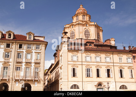 Die Kirche San Lorenzo in Piazza Castello. Es wurde im 17. Jahrhundert von Guarino Guarini entworfen. Stockfoto