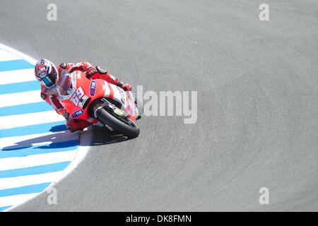 22. Juli 2011 - Salinas, Kalifornien, USA - Nicky Hayden (USA) (69) auf der Factory Team Ducati fährt während des Trainings bei der Red Bull U.S. Grand Prix Mazda Raceway Laguna Seca in Salinas, CA. (Credit-Bild: © Matt Cohen/Southcreek Global/ZUMAPRESS.com) Stockfoto